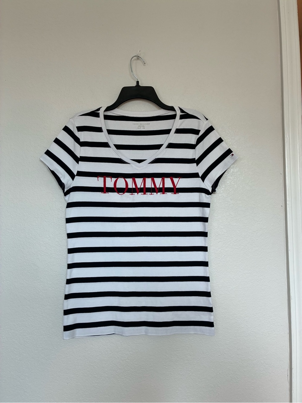 Tommy Hilfiger White Navy Striped V-Neck Logo Tee Women’s XL